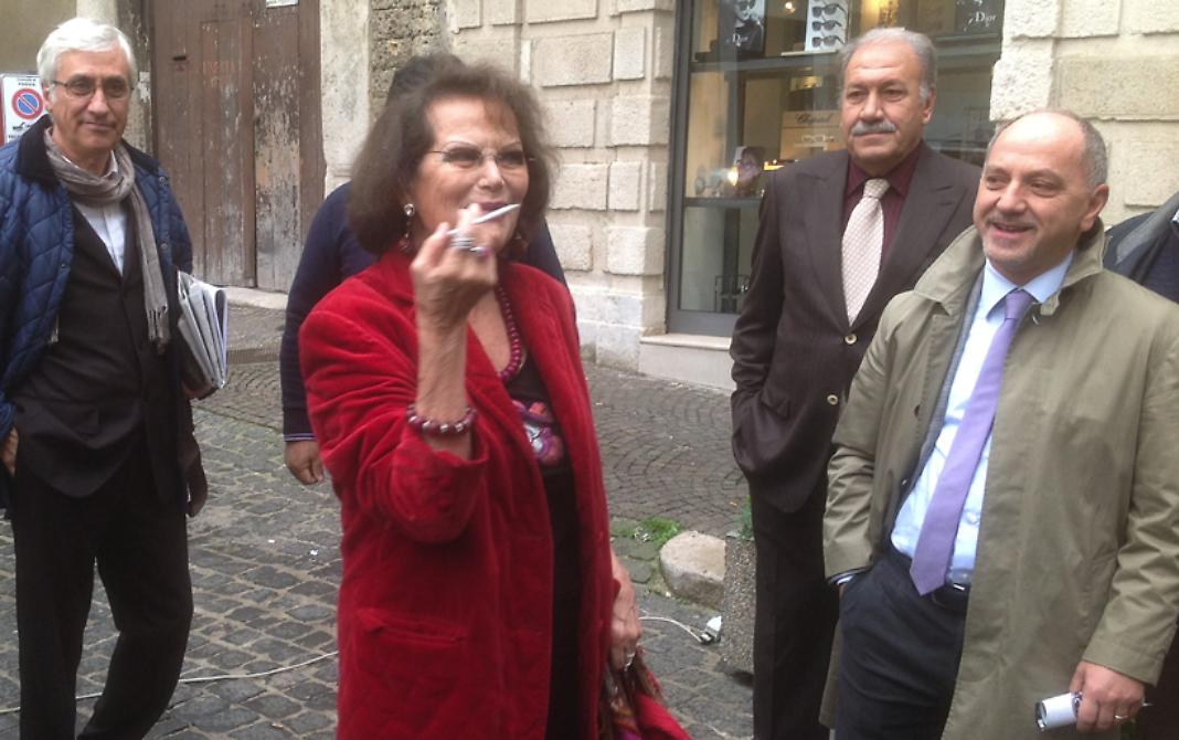 L'arrivo di Claudia Cardinale a Foggia in piazza Federico II