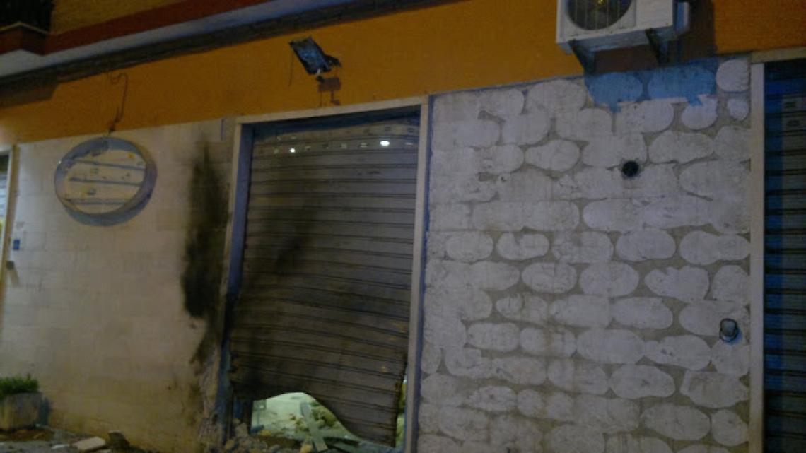 Il negozio di fiori di Carapelle devastato da una bomba