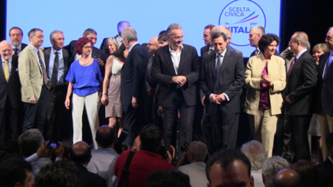 Il finale sul palco con Monti