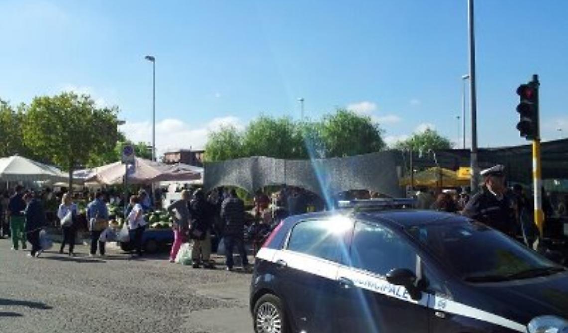Tragedia al 'Mercato del Venerdì': sarà l'autopsia a chiarire le cause del decesso 