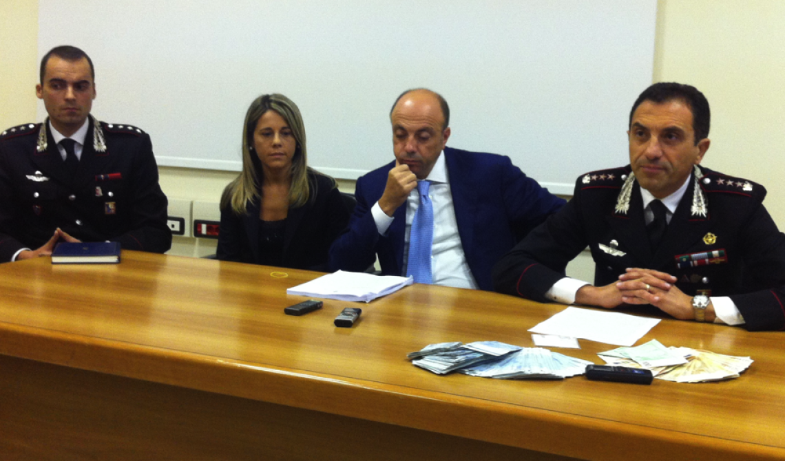 Padre bruto: spaccia droga e violenta figlia di 15 anni