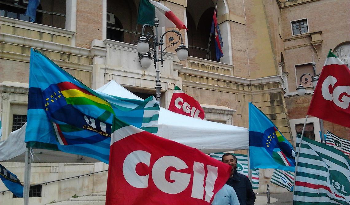 Cgil, Cisl e Uil contro il Comune di Foggia per l'aumento dell'IMU