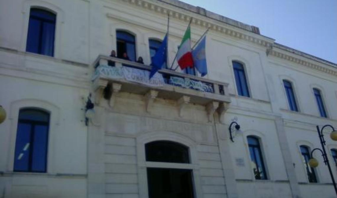 Falso e tentata estorsione al Comune di Vieste: due arresti
