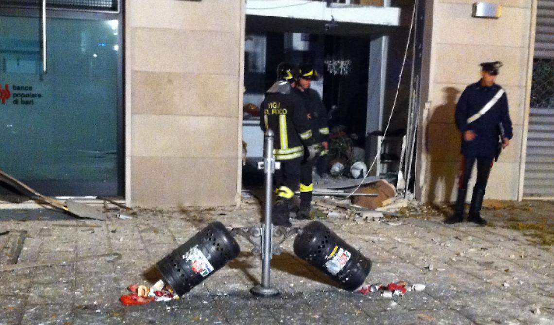 Ancora una bomba a Foggia, questa volta al negozio "Bibop Fashion" in viale della stazione