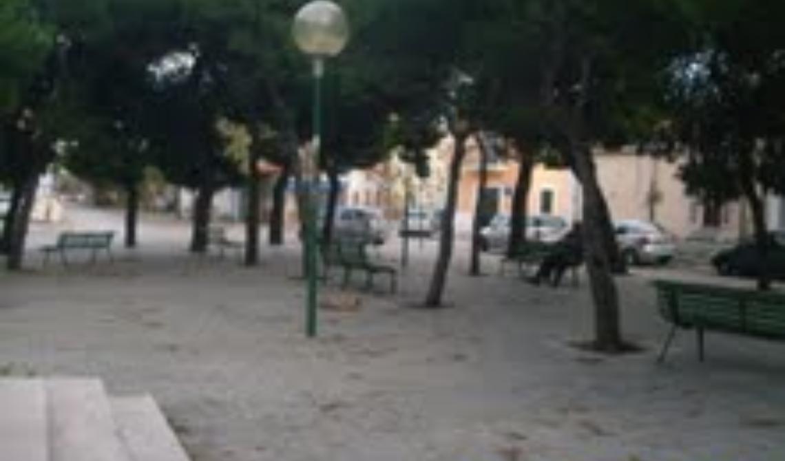 Le Guardie ambientali denunciano il degrado di Piazza Filippo Corridoni 