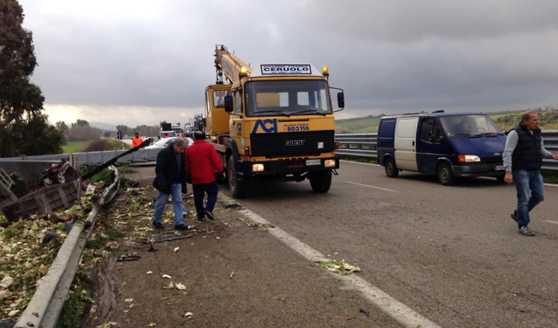 Incidente stradale sulla Foggia-Candela, muore autotrasportatore