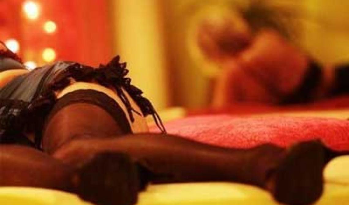 Si appartano ma lui scopre di essere in compagnia di un uomo: denunciato per rapina
