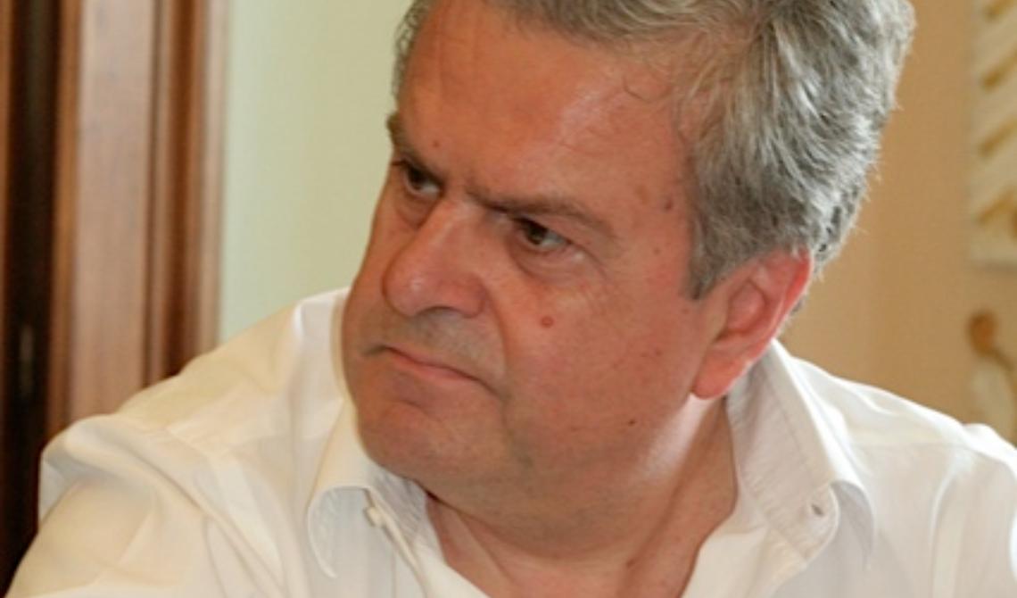 Ruocco (Pdl) come un marito invidioso: per far dispetto alla moglie si taglia…