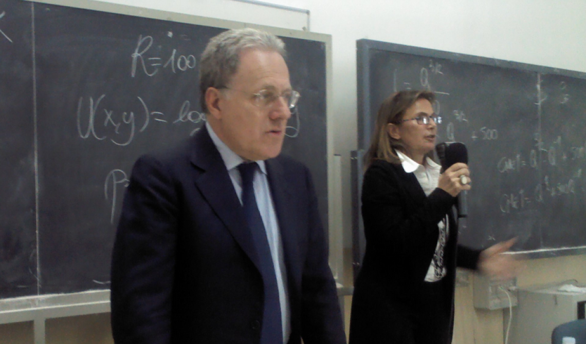 Sorgi a Foggia per spiegare la politica