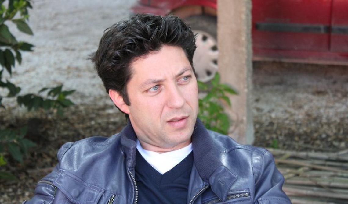 Fuoco incrociato di M5S e Pdl su Angelo Cera: «Onorevole, dimettiti!»