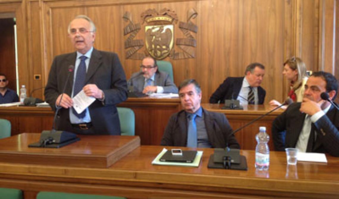 Pepe conferma le sue dimissioni, a "dispetto" delle richieste di Pd e PDL