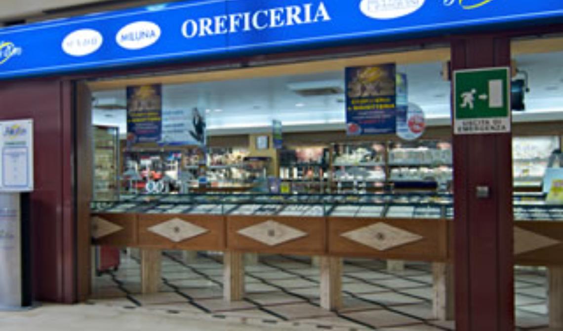 Manfredonia, rapina alla gioielleria "Follie d'oro" del centro commerciale