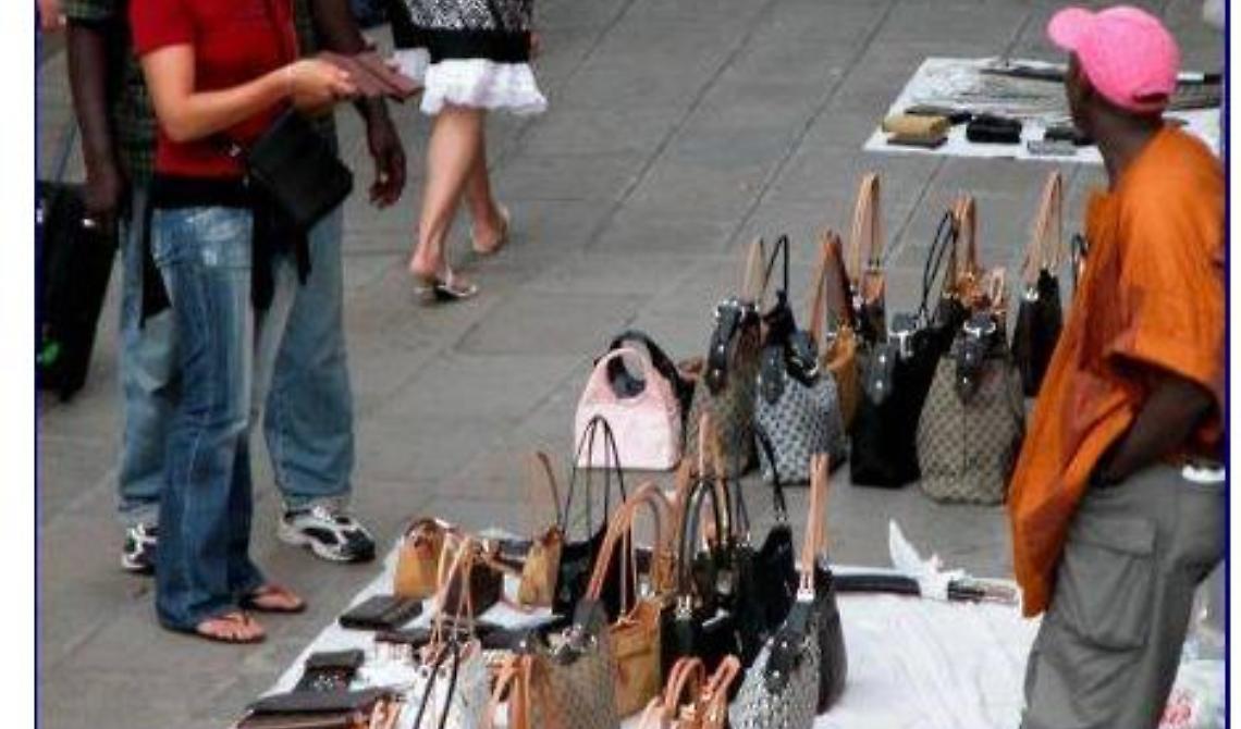 Lotta alla contraffazione, sequestrate 70 borse a Foggia dai Vigili