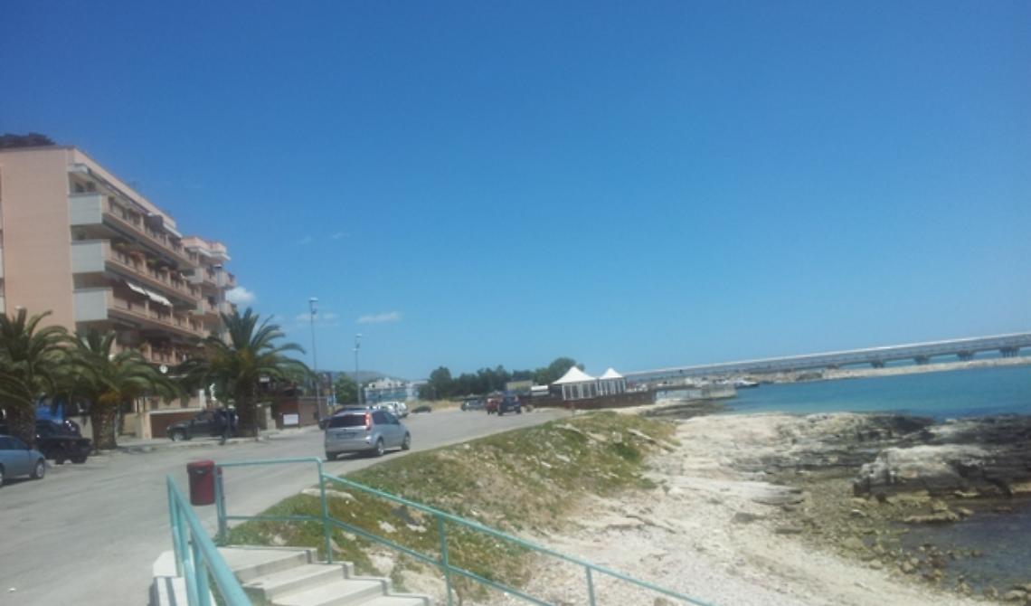 Manfredonia, una disabile precipita dalla scogliera
