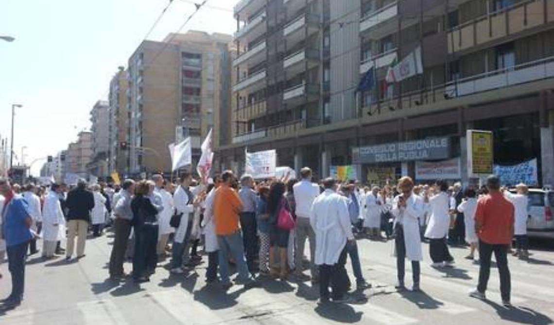 Laboratori analisi, la Gentile fa la tosta e non torna indietro sui tagli