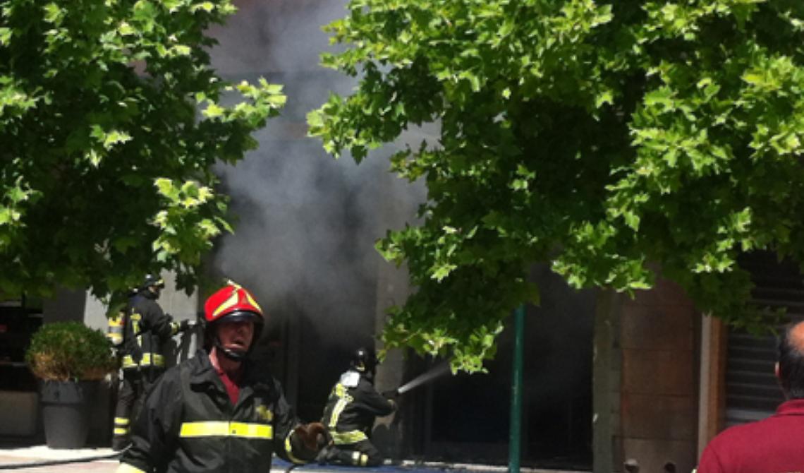 Foggia, a fuoco il Proshop di via De Petra