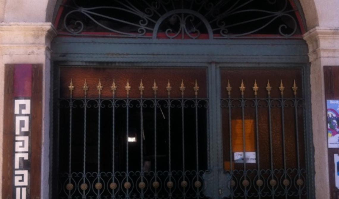 Foggia, in fiamme il noto locale notturno "Parallelo"