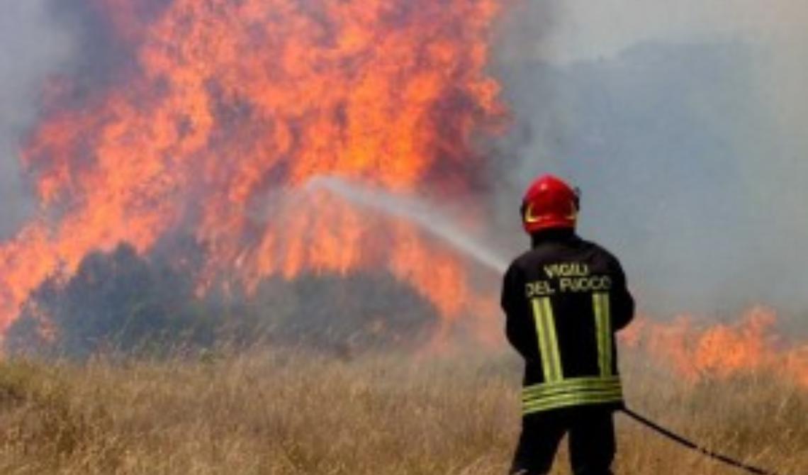 Una domenica in fiamme, brucia il Gargano