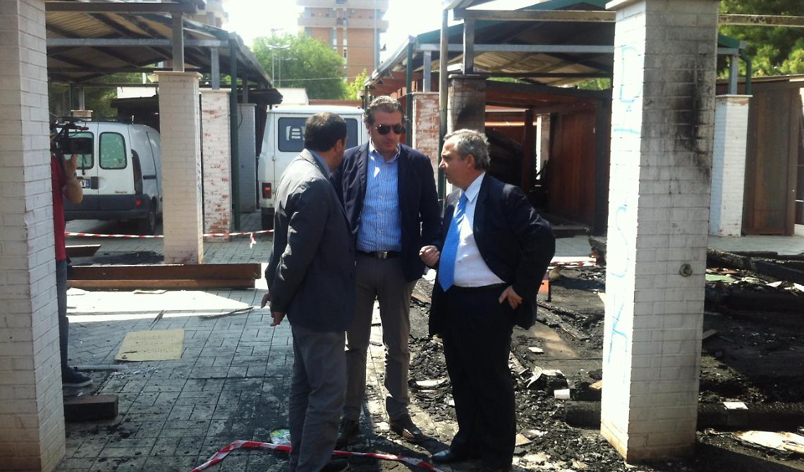 I sindaco Mongelli, il direttore di Coldiretti Donnini e il vicedirettore Palladino tra le macerie