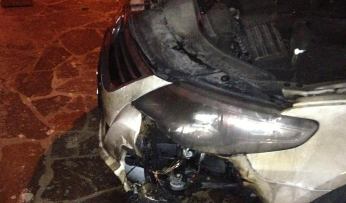 L'auto incendiata di Franco Landella 