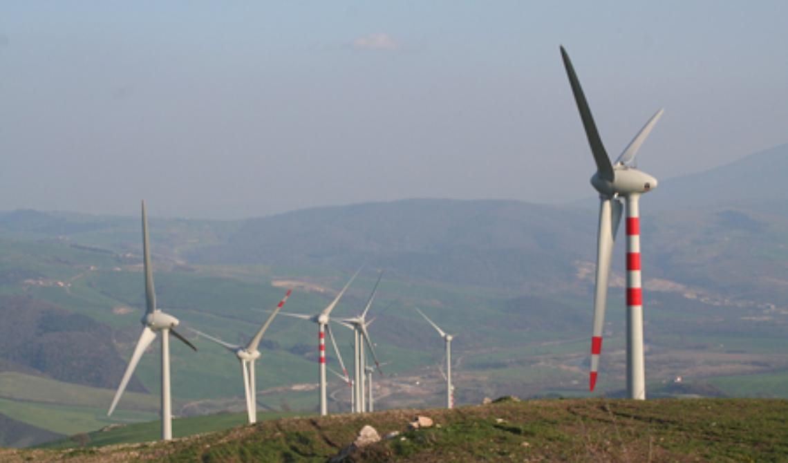Draghi continua la crocifissione della provincia di Foggia e della Basilicata con le pale eoliche: autorizza altri 6 parchi per 418 MW