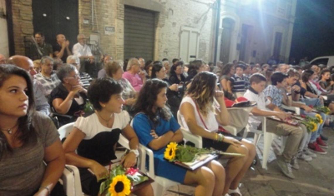In prima fila, i ragazzi premiati