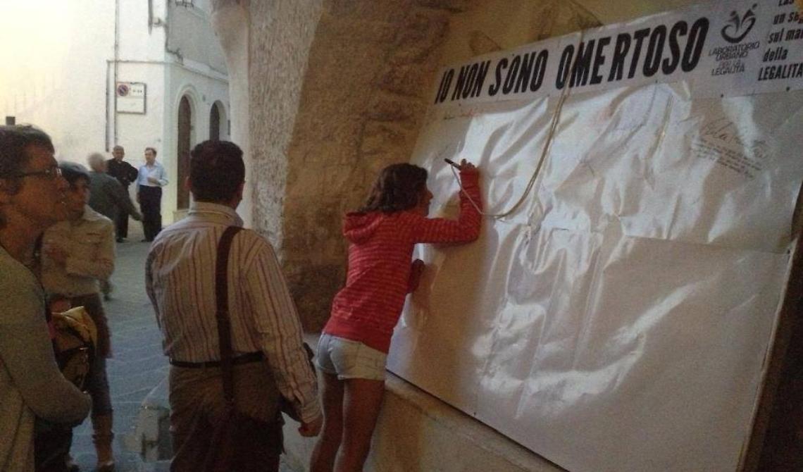 Monte S. A., «firma anche tu: "Io non sono omertoso".»
