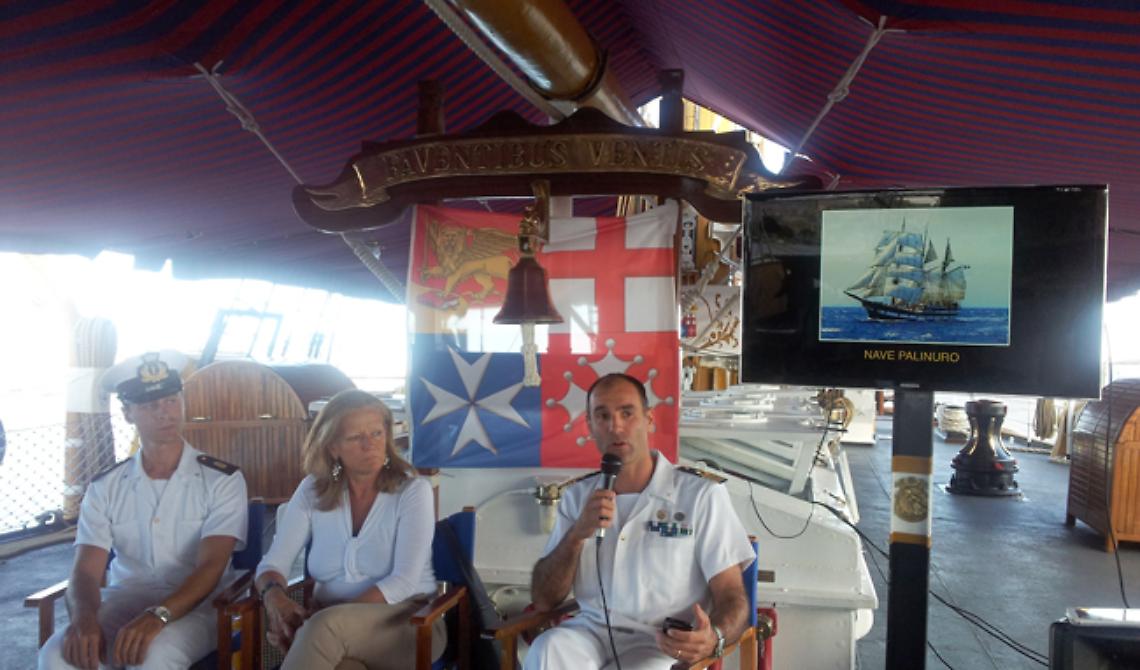 La "Palinuro" sbarca a Manfredonia