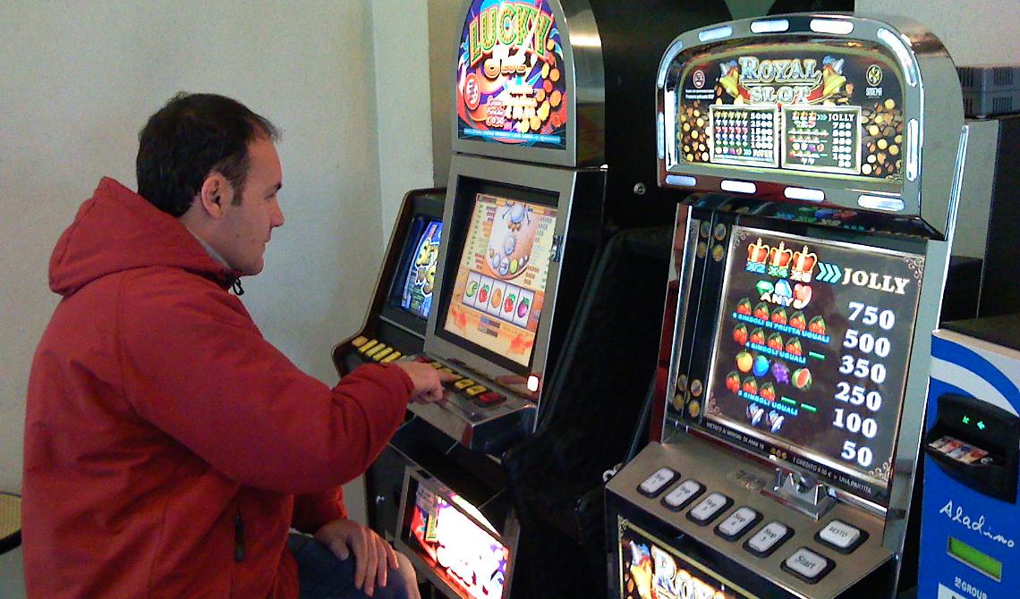 Gioco d'azzardo, Cicala: «Un triste buco nero per l'illusione di facili guadagni»