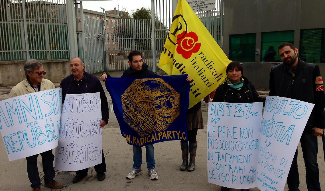 Emergenza carceri: a Foggia sit-in di protesta dell’associazione radicale “Mariateresa Di Lascia” 
