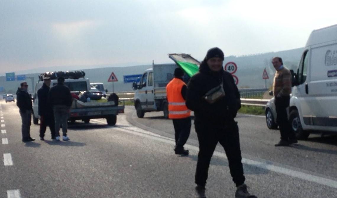 Protesta movimento "Forconi" in 3mila sfilano pacificamente su Cerignola