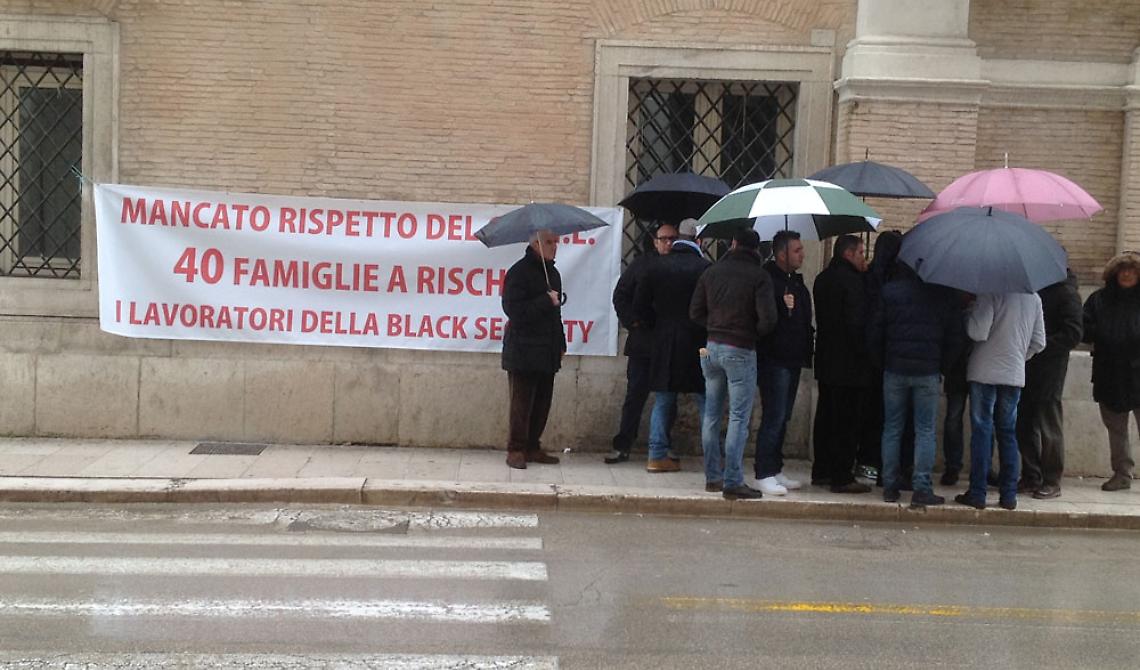 Vigilantes Black Security sul piede di guerra: senza stipendio e a rischio posto