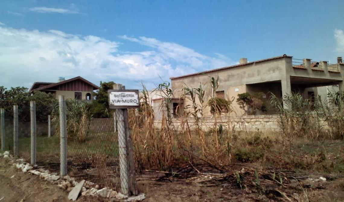 Oggi, 18 febbraio 2004, la prima ordinanza di sgombero del megavillaggio abusivo di Torre Mileto