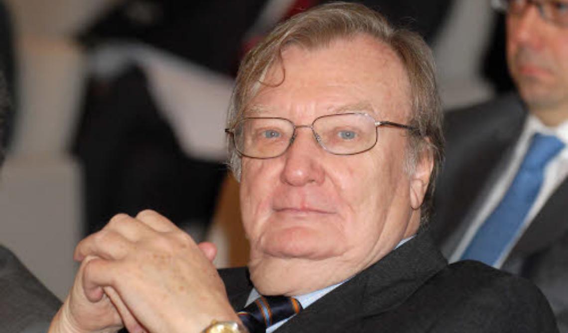 Oggi, 7 marzo 2004, sigillo d'oro dell'Università di Foggia a Carlo Rubbia