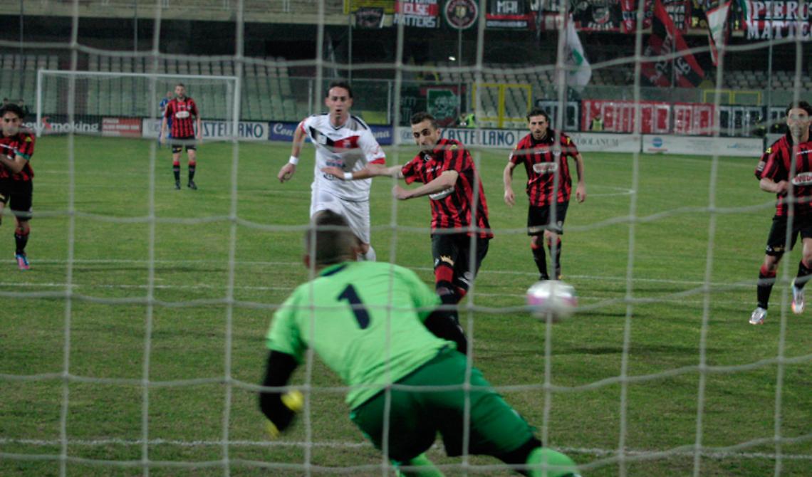 Un Foggia tutto fuoco non regge l'amplesso finale con la Casertana