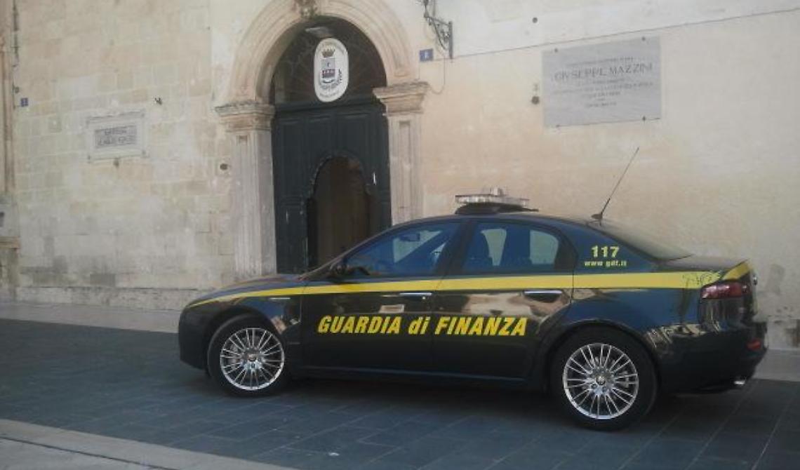 Confezionava droga in uno scantinato, arrestata dai finanzieri una donna di Manfredonia 