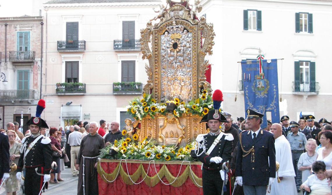 Oggi, 22 marzo 1731, l'apparizione della Madonna dei Sette Veli due giorni dopo il terribile terremoto a Foggia