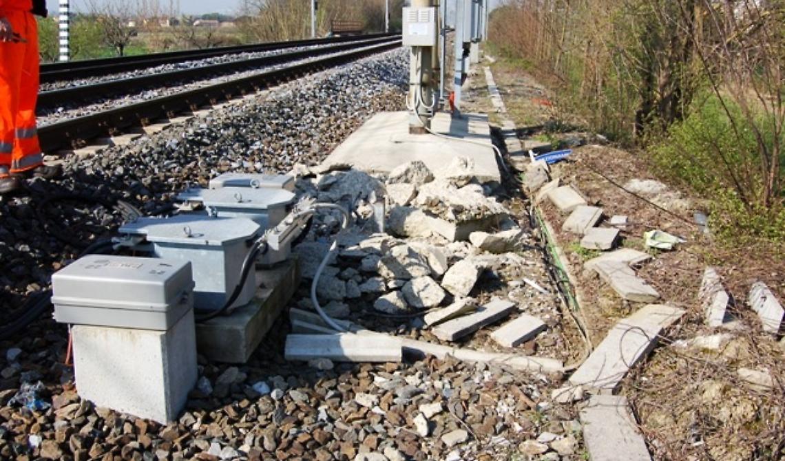 Rubano 200 metri di cavi elettrici, bloccati i treni tra Rignano e San Severo