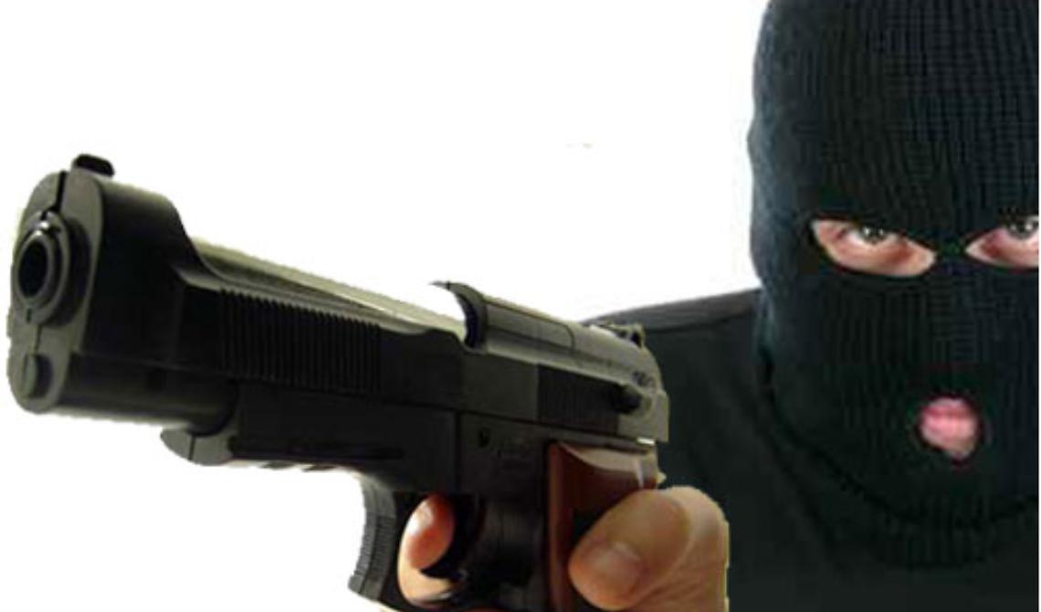 Torna a colpire la banda della Lancia Lybra: due rapine in mezz'ora