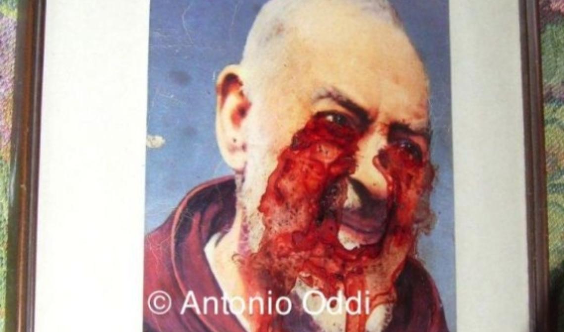 In Abruzzo un quadro di Padre Pio piange lacrime di sangue