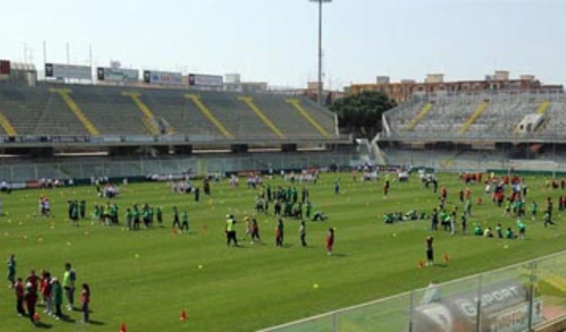 Sull'erba dello stadio foggiano "I valori scendono in campo"