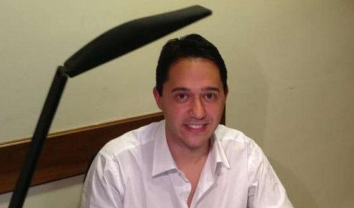 De Lorenzis (M5S) sbugiarda Mario Mauro e Regione Puglia: i voli civili dall'Amendola precipitati nelle promesse