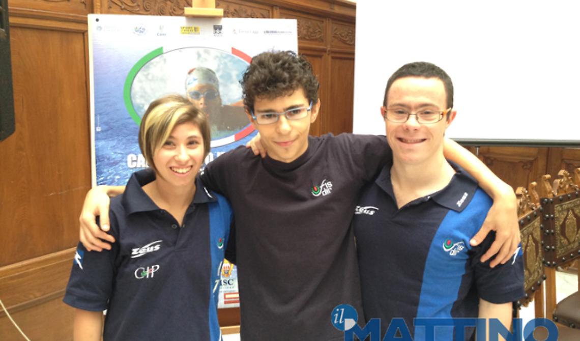 Sfilate e sbandieratori per l'inizio del Campionato Italiano Nuoto Fisdir a Lucera