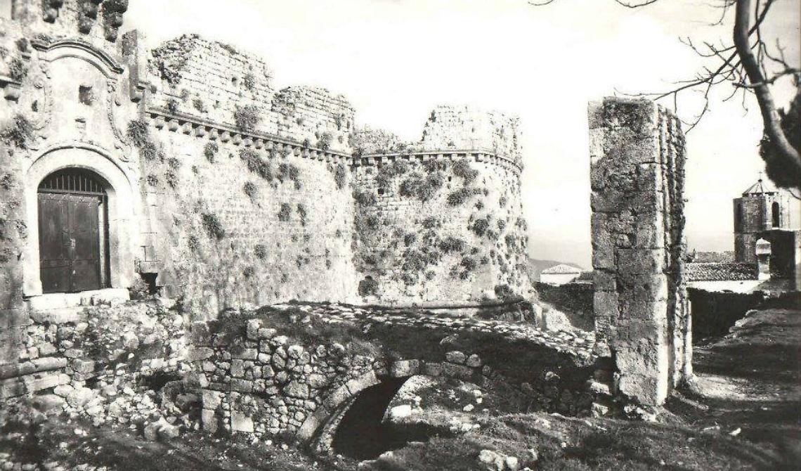 E dal castello di Monte S. Angelo si udì una voce: «Non voglio morire. Andate via!»