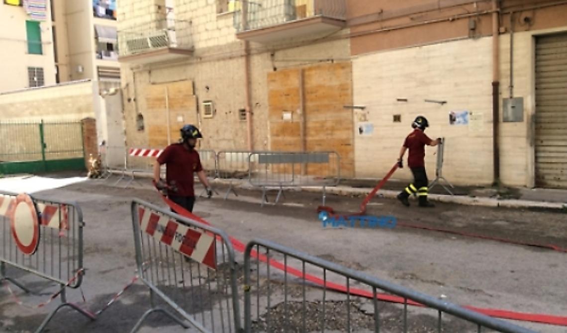 Crollo Via De Amicis, anche stamani prove di staticità
