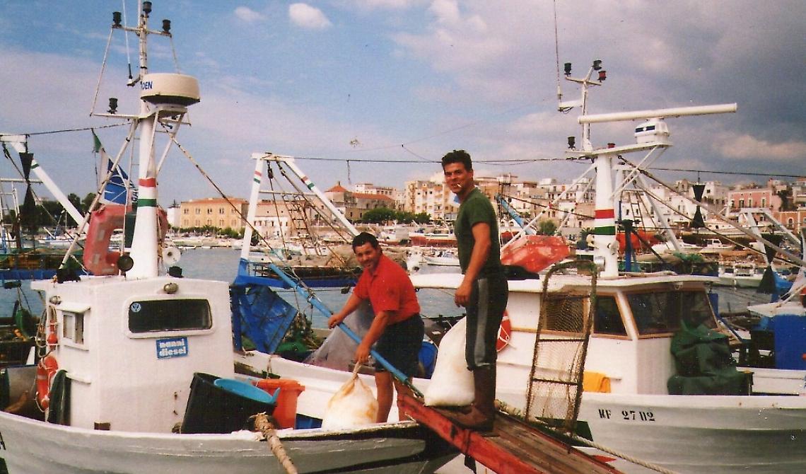 Cassa integrazione bloccata, protestano i pescatori di Manfredonia