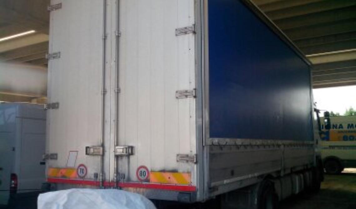 Armati di fucile, nella notte assaltano un tir di generi alimentari sulla Statale 16 vicino Cerignola