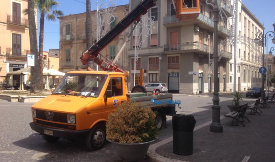 Landella e D'Emilio fanno il verso a Ungaretti: «Così Foggia s'illumina d'immenso»