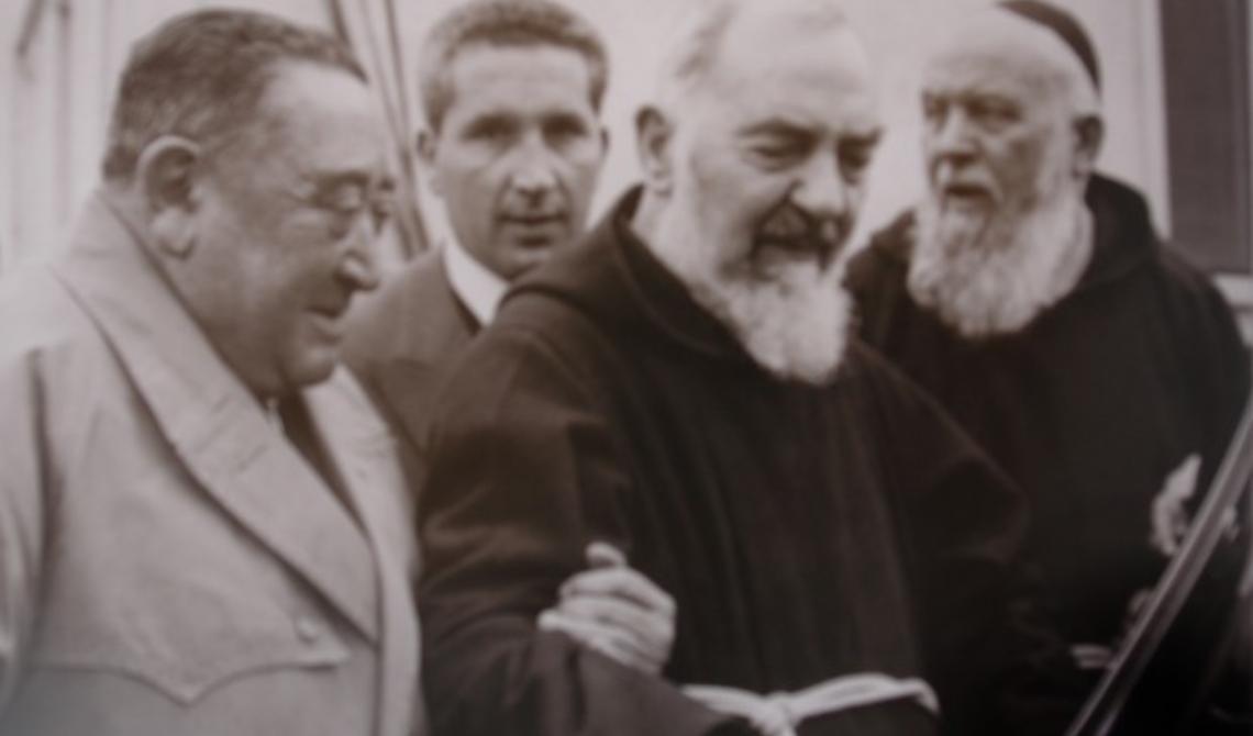 Oggi, 17 Agosto 1923, ribellione popolare a San Giovanni Rotondo per impedire il trasferimento di Padre Pio ad Ancona deciso dal Vaticano