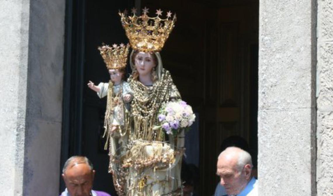 Oggi, 21 Agosto, dal 1927 ad Accadia è grande festa per la Madonna del Carmine che ogni 5 anni scende in paese da Monte Crispignano